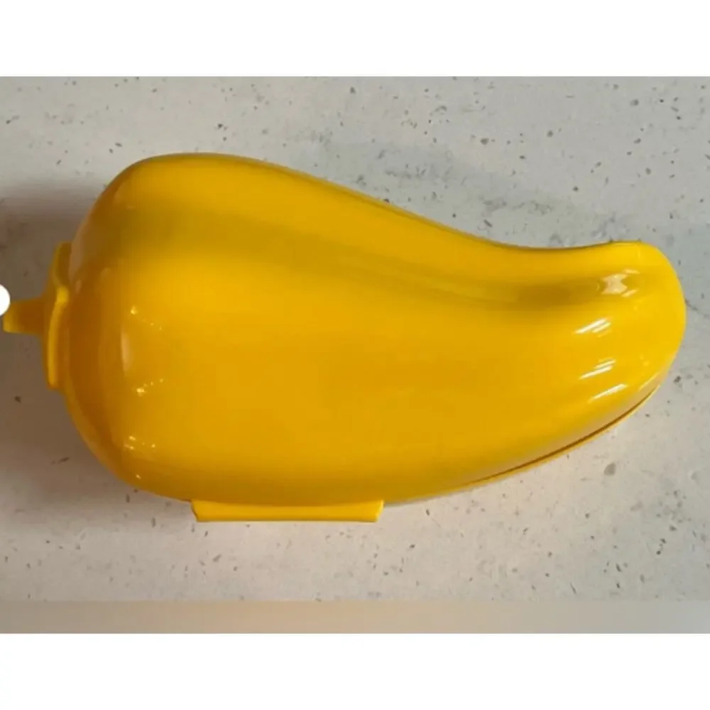 Tupperware Avocado Keeper and 2 Pepper Keepers Excellent Condition Vegetable
